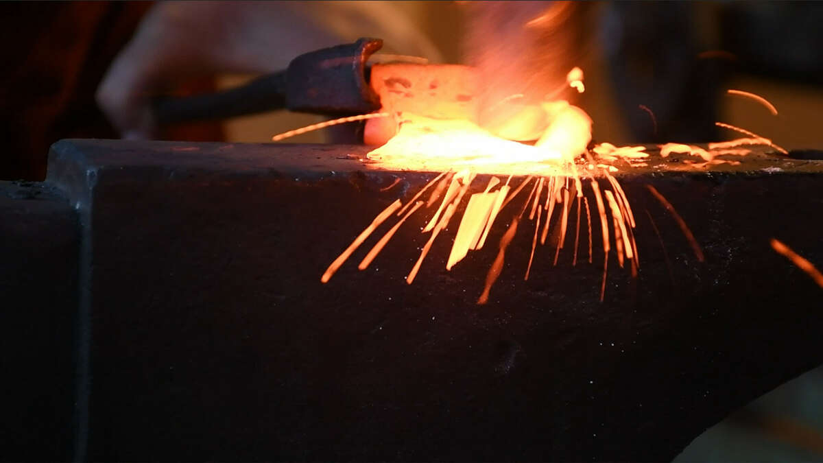 The Path Of Fire is Fays is making badass blacksmithing videos